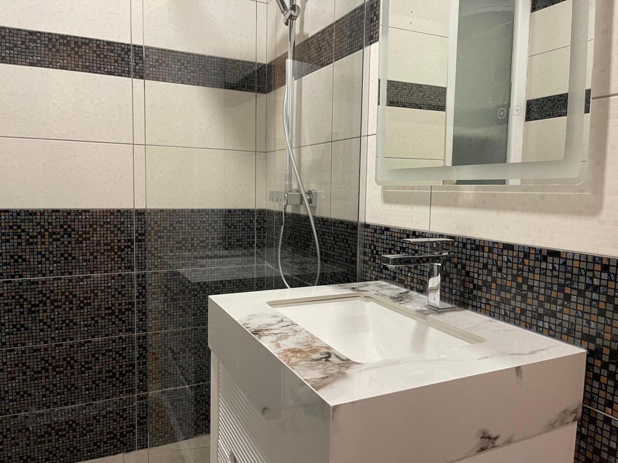 Gem In The Heart Of Tirana Apartment Ngoại thất bức ảnh
